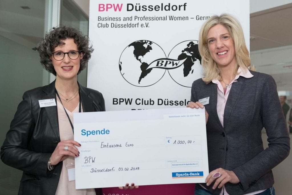 Scheckübergabe mit Spende BPW Düsseldorf